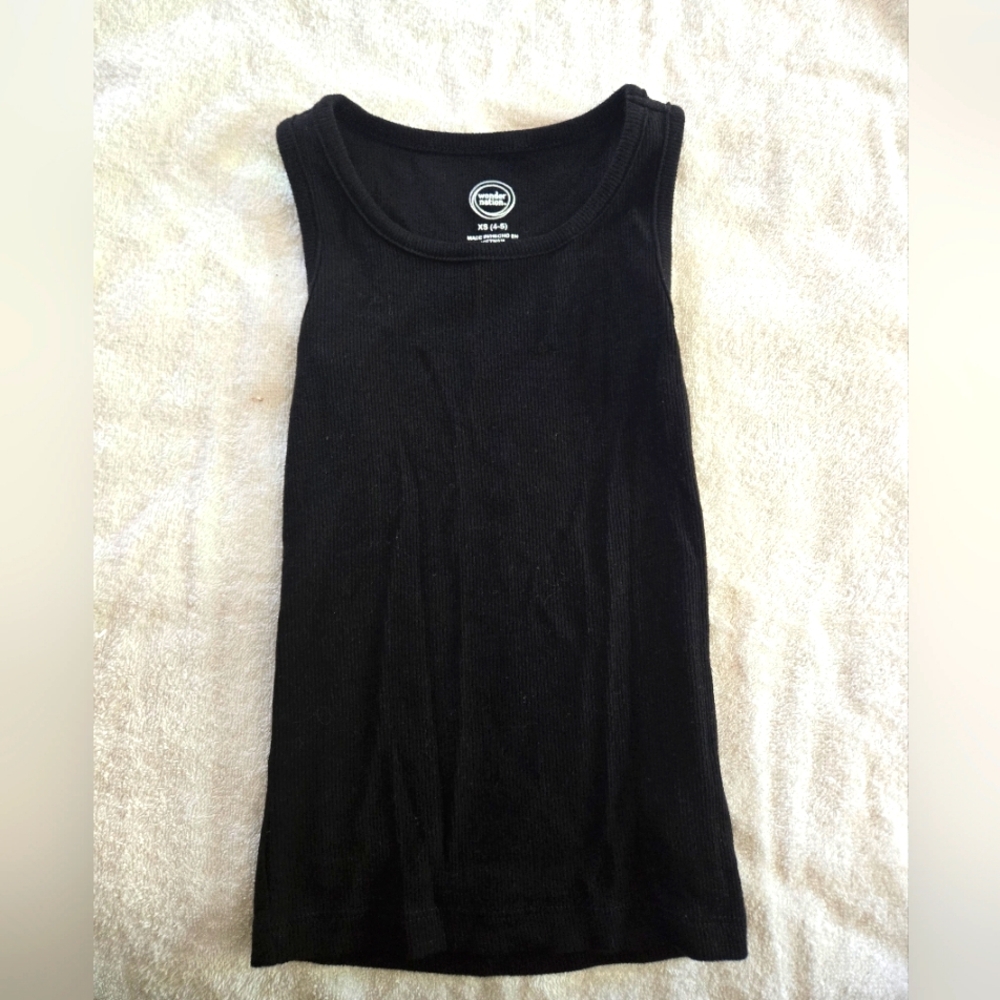 Girl's black ribbed tank top